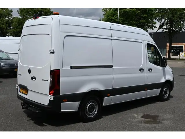 Mercedes-Benz Sprinter 317 CDI L2H2 3500 KG trekhaak, LED, Geveerde stoel