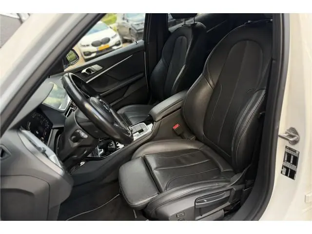 BMW 1-serie 118i | Sportleder | Stoel + Stuurverwarming | Comfort Access | Live Cockpit Pro | Carpla...
