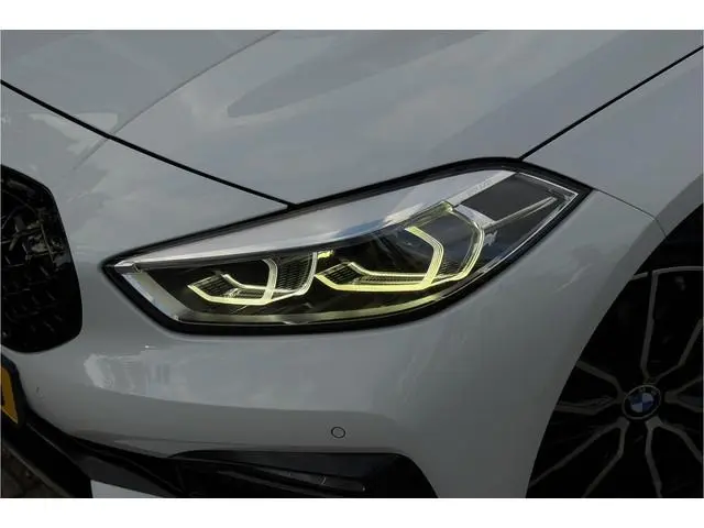 BMW 1-serie 118i | Sportleder | Stoel + Stuurverwarming | Comfort Access | Live Cockpit Pro | Carpla...
