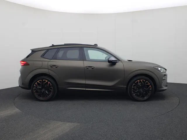 CUPRA Terramar 1.5TSIe-Hybrid 200kW/272PK VZ Performance · Panoramadak · 360°Camera + Parkeersensore...