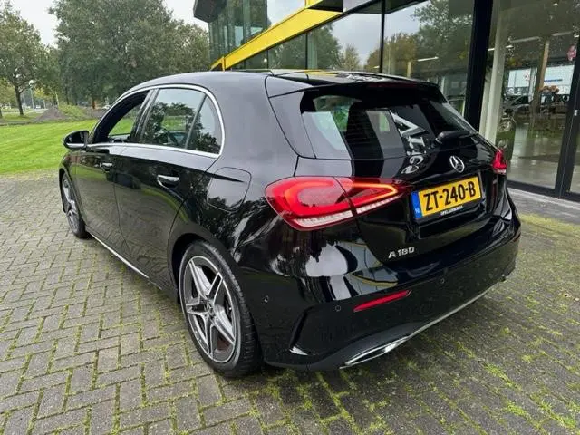 Mercedes-Benz A-klasse 180 Business Solution AMG
