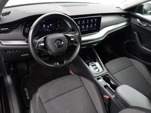 ŠKODA Octavia Combi 1.0 e-TSI Business Edition Aut- Stuur/Stoelverwarming, Carplay, Android Auto, Sf...