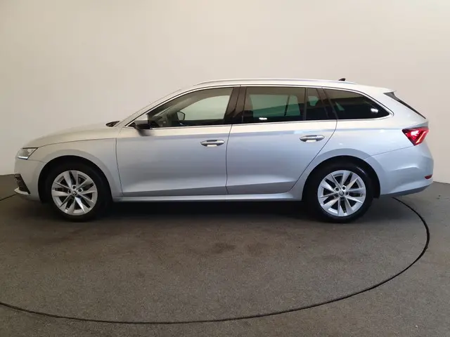 ŠKODA Octavia Combi 1.5 e-TSI 150pk DSG/AUT Business Edition Wegklapbare trekhaak, Camera, Winterpak...