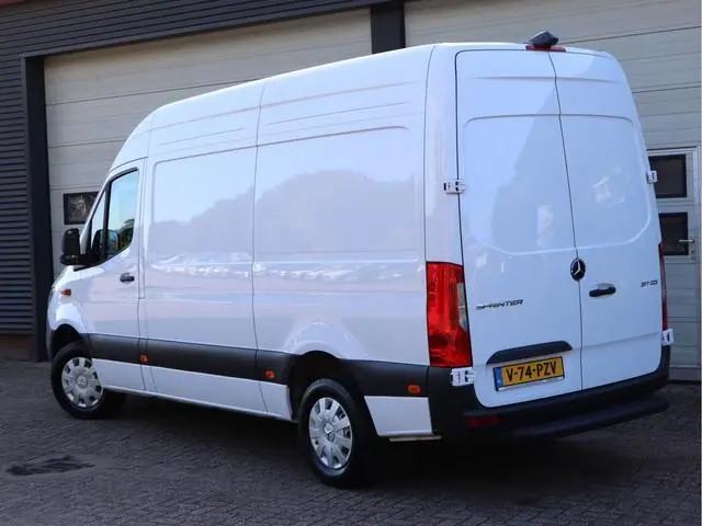 Mercedes-Benz Sprinter 317 CDI Automaat L2H2 RWD - LED - Mbux - Camera