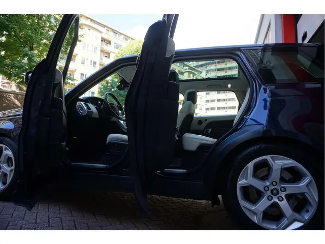 Land Rover Range Rover Sport 2.0 P400e HSE Black Optic | Ivoorwit Leder | Panoramadak | Meridian sou...