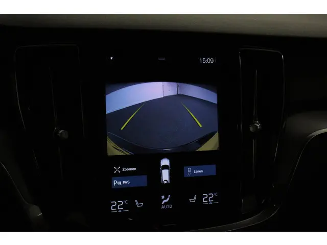 Volvo V60 2.0 T6 Recharge AWD R-Design | Navigatie | Harman Kardon | Camera | Adaptive Cruise Contro...
