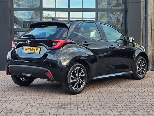 Toyota Yaris 1.5 VVT-i Dynamic | Airco | Navi | Keyless | Lane Assist | Adaptive Cruise | All-season...