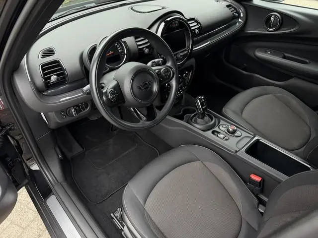MINI Clubman 1.5 One / Automaat / Stoelverwarming / 17'' LM / Sensoren achter /