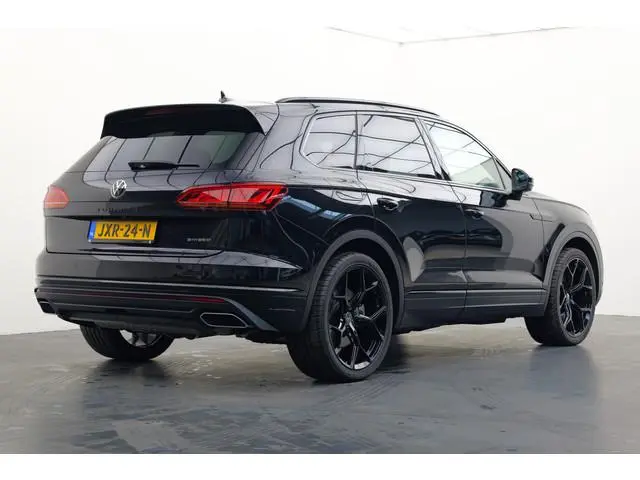 Volkswagen Touareg 3.0 TSi eHybrid 4MOTION | Trekhaak | DYNAudio | Keyless | Leer | 22" licht metaal