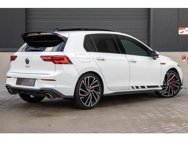 Volkswagen Golf 2.0 TSI GTI Clubsport PANO CAMERA IQ LIGHTS STOELVERWARMING 19 INCH SFEER