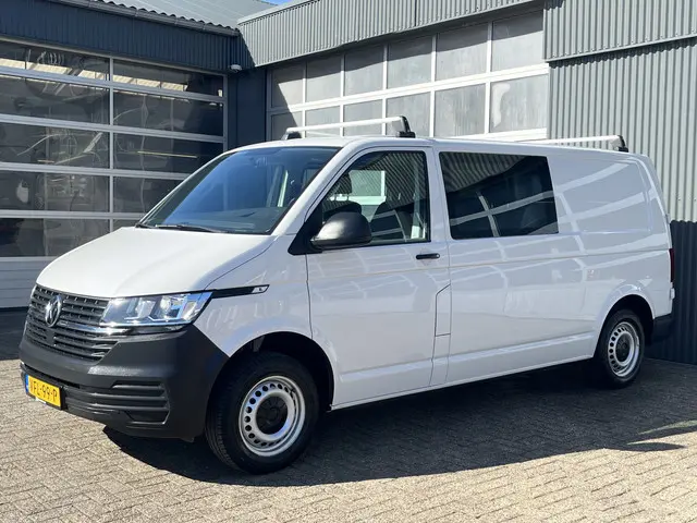Volkswagen Transporter 2.0 TDI L2H1 30 DC Airco Cruise controle Telefoonverbinding Trekhaak 2200kg t...