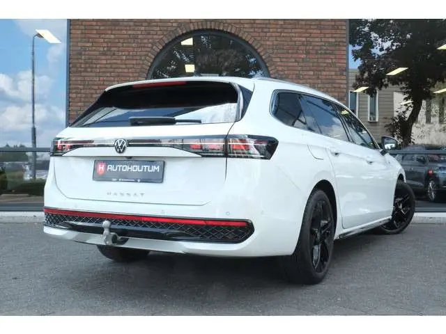 Volkswagen Passat Variant 2.0 TDI R-Line Business Panoramadak, Trekhaak, Lederen sportstoelen, Head-up display