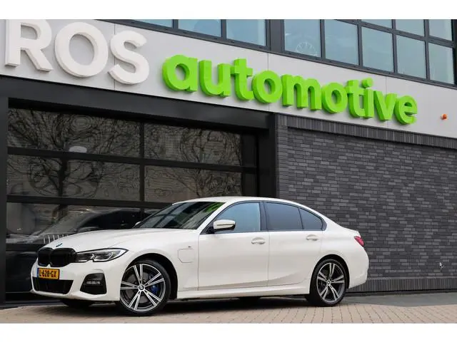 BMW 3-serie 330e Business Edition Plus | BTW | NAP | M-SPORT | LASER | KEYLESS | 360 | LEDER | DEALE...