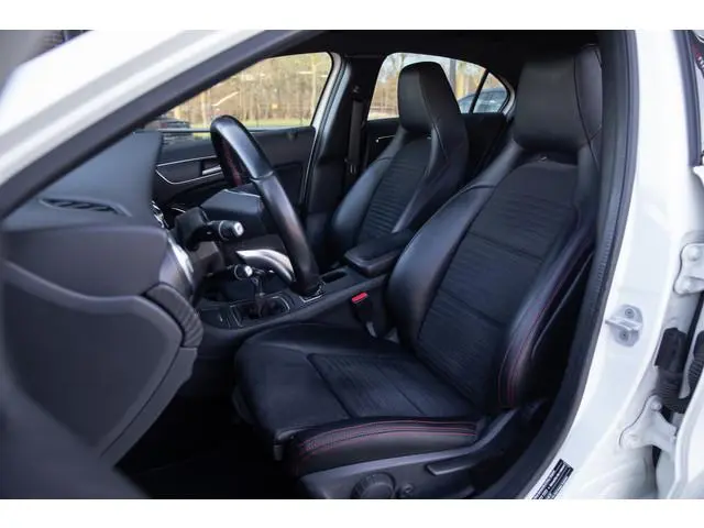 Mercedes-Benz A-klasse 180 Business Solution AMG Upgrade Edition , Stoelverwarming, Camera, Led, NAP