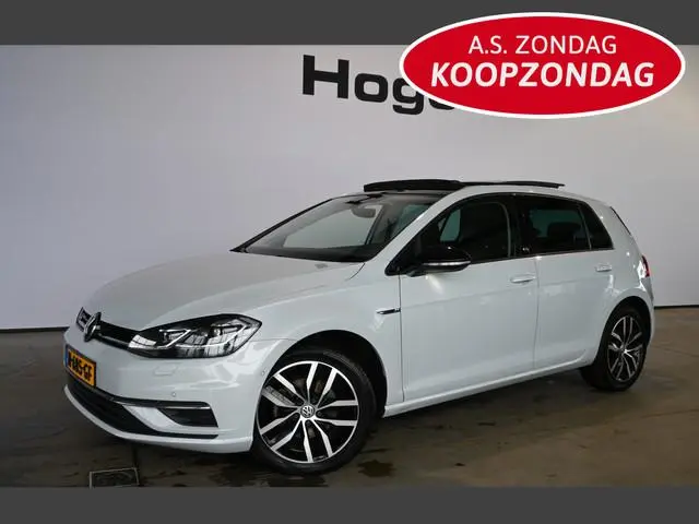 Volkswagen Golf 1.5 TSI R-Line Automaat Apple CarPlay Navigatie Panormadak Stoelverwarming Virtual C...