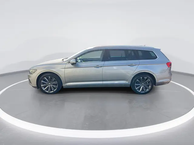 Volkswagen Passat Variant 1.5TSI/150PK Elegance DSG · Navigatie · Trekhaak · Camera + Parkeersensore...