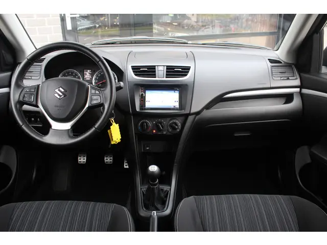 Suzuki Swift 1.2 S-Edition EASSS / Navigatie / Stoelverwarming / N.A.P.