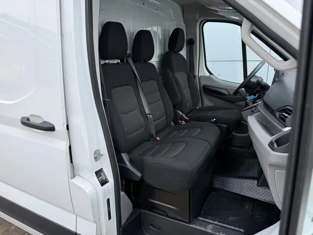 Maxus Deliver9