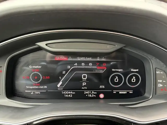 Audi RSQ8