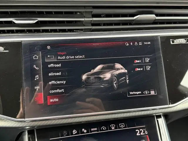 Audi RSQ8