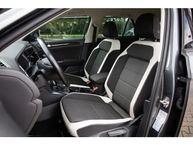 Volkswagen T-Roc 1.5 TSI Sport , Adap. cruise, Trekhaak, Stoel/stuurverwarming,