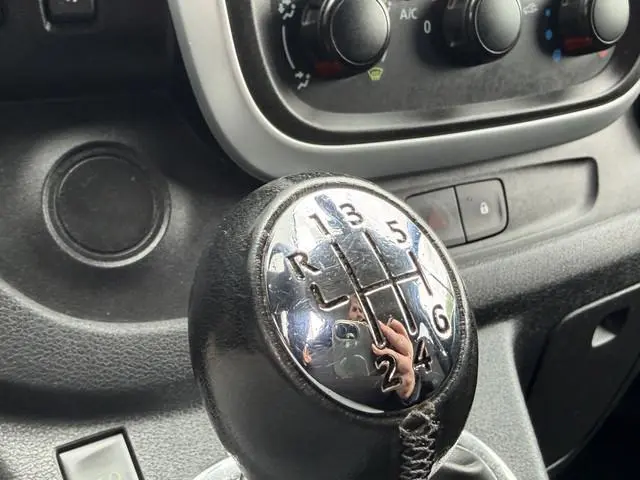 Nissan NV300