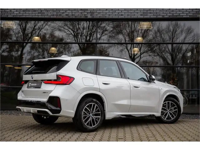 BMW X1 sDrive18i M-Sport ,  Achteruitrijcamera, Draadloze lader, Sfeerverlichting,