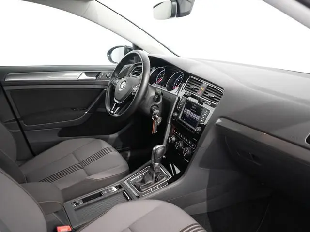 Volkswagen Golf 1.2 TSI Connected Series | Allstar | Stoelverwarming | Trekhaak | Cruise |
