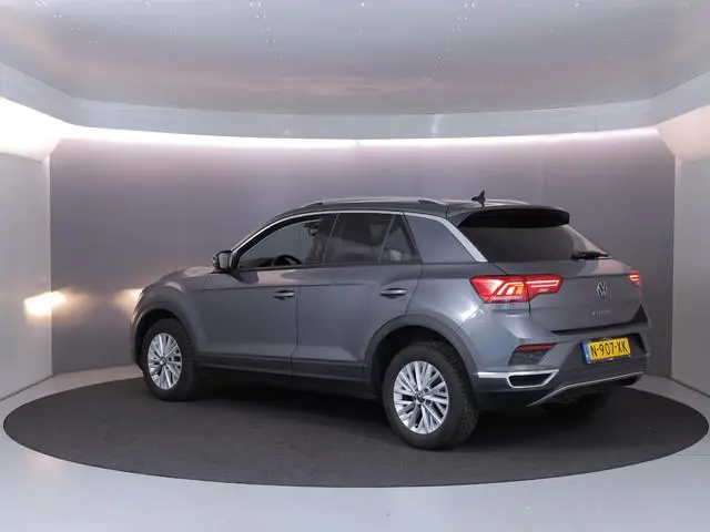 Volkswagen T-Roc 1.0 TSI Style Business 110 pk | Navigatie | Parkeersensoren | Achteruitrijcamera |...