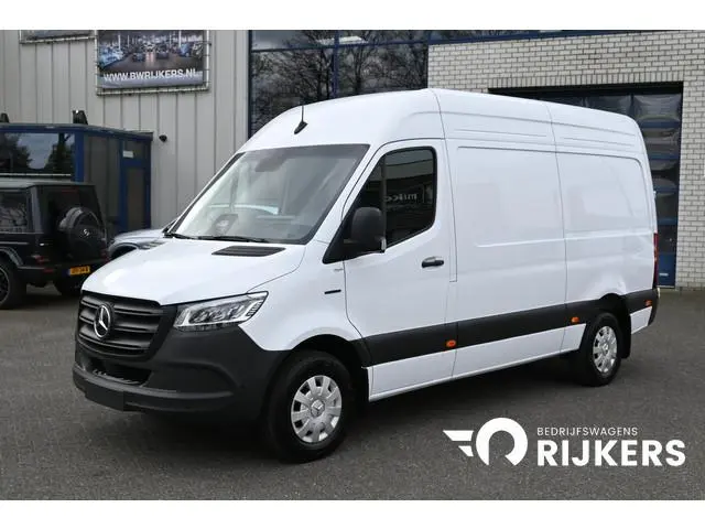 Mercedes-Benz eSprinter 320 L2H2 RWD Select 81kWh LED, Distronic, Smartphone integratie, Navigatie,...