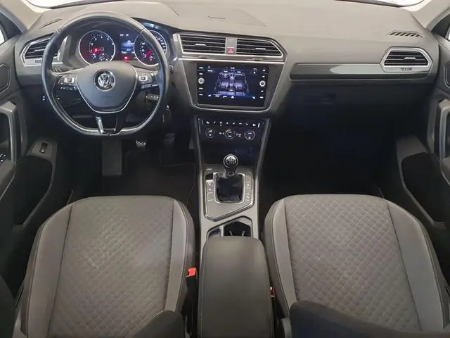 Volkswagen Tiguan 1.4 TSI 126pk Comfortline Business Wegklapbare trekhaak, ACC, Winterpakket