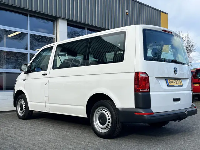 Volkswagen Transporter Kombi 2.0 TDI L1H1 BTW en BPM VRIJ!! 9-Persoons Airco Cruise control Trekhaak...