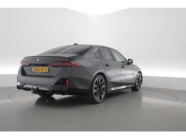 BMW 5-serie 550e xDrive M-Sport Pro | Rijklaar! | SOH 93.7% | 6-Cilinder | Pano | Elek. Trekhaak | B...