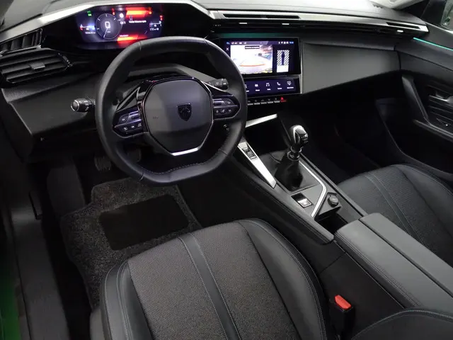 Peugeot 308 1.2 PureTech Allure Pack Business- 360 Camera, Carplay, Android Auto, Sfeerverlichting,...