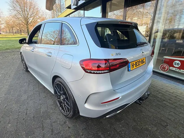 Mercedes-Benz B-klasse 180 Business Solution AMG