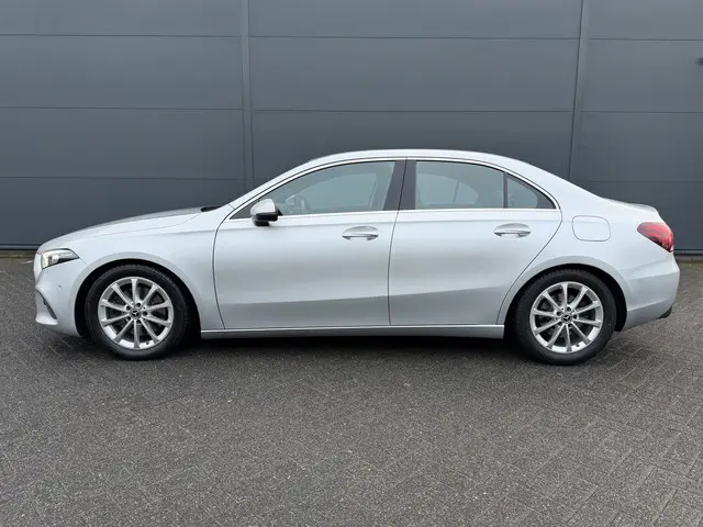 Mercedes-Benz A-klasse 220 Advantage (Trekhaak - Automatische Airco - Navigatie - LED - Stoelverwarm...