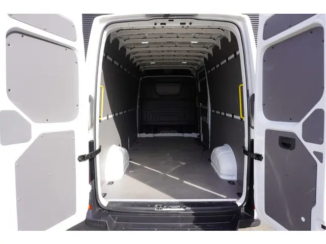 Volkswagen Crafter 35 140pk Automaat Facelift L4H3/L3H2 Apple Carplay Camera Cruise control Standkac...