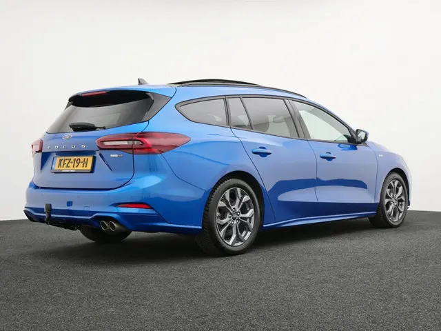Ford Focus Wagon 1.0 EcoBoost Hybrid ST Line X | Navi | Trekhaak | Panodak | All-