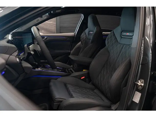 Audi A6 Avant 2.0 e-hybrid quattro S edition Competition *Panorama / Bang & Olufsen / Bijrijders-dis...