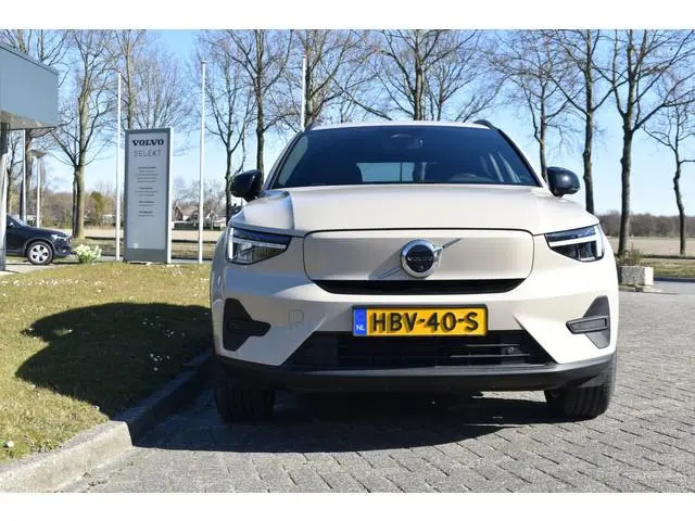Volvo EX40