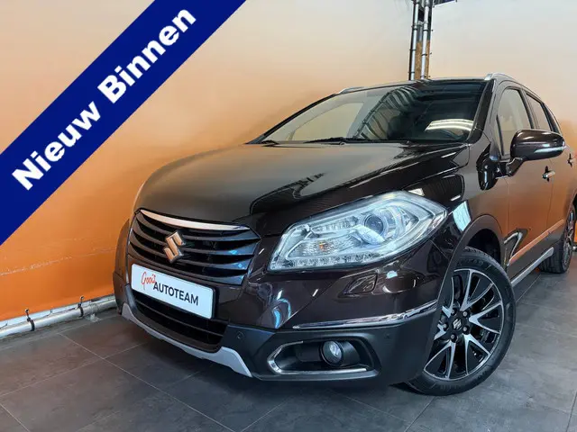 Suzuki SX4 S-Cross 1.6 High Executive Vol Opties! automaat | schuifkanteldak | trekhaak | leer | nav...