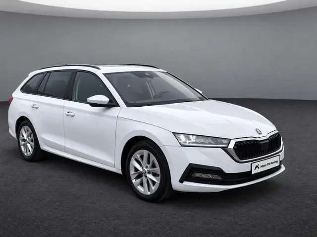 Skoda Octavia Combi 1.5e-TSI 150PK DSG Business Edition Plus · Apple/Android Car Play · Stoelverwarm...