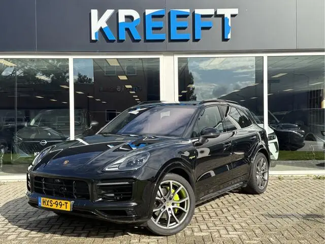 Porsche Cayenne 3.0 E-Hybrid Platinum Edition Sport uitlaat | Pano | Lucht | Trekhaak