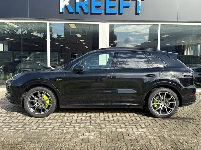 Porsche Cayenne 3.0 E-Hybrid Platinum Edition Sport uitlaat | Pano | Lucht | Trekhaak