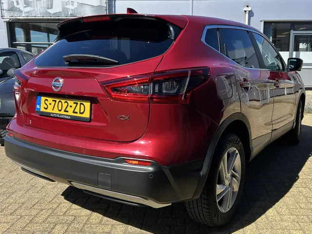 Nissan Qashqai 1.2 N-Connecta 116PK | AUTOMAAT | Nette Staat | 360 Camera | Achteruitrijcamera | Sto...