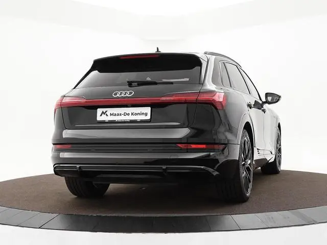 Audi e-tron 55 408pk Quattro S edition 95 kWh · SOH 98,3% · Camera · Luchtvering · Navigatie · Head-...