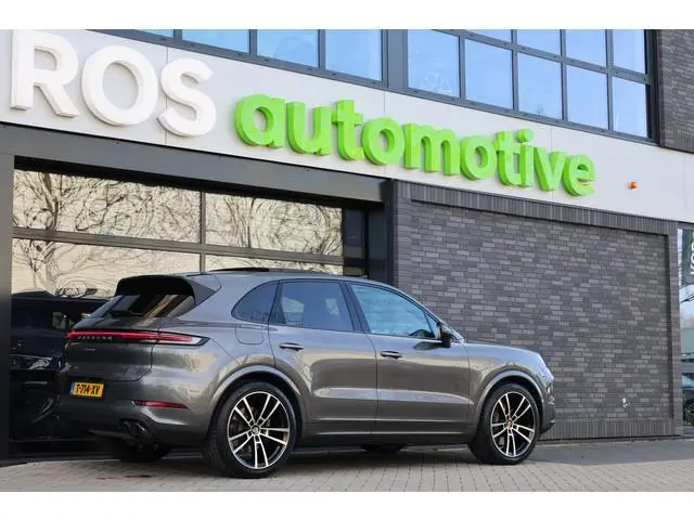 Porsche Cayenne 3.0 E-Hybrid | NAP | PANO | HUD | MEMORY | SPORTUITLAAT | BOSE | STUURVERW |