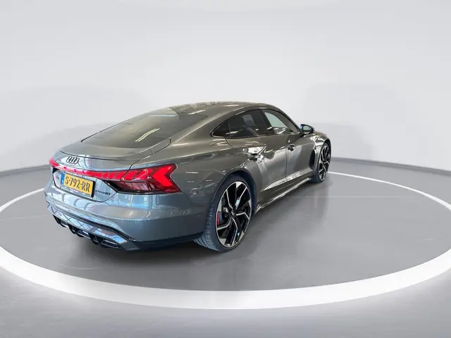 Audi e-tron GT RS 93 kWh 600pk · SOH 94% · Carbon Optiekpakket · Nachtzichtassistent · Vierwielbestu...