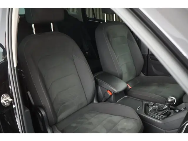 Volkswagen Tiguan 2.0 TSI 180pk DSG 4Motion R-Line Highline Trekhaak Keyless Virtual Cockpit Navigat...