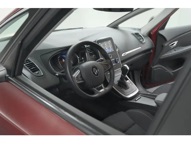 Renault Scénic TCe 140 EDC Limited | Camera | Stoelverwarming | Navigatie | Apple Carplay